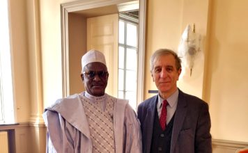 L’Ambassadeur fait ses adieux au Chef du Protocole du Ministère des Affaires Etrangères Belge